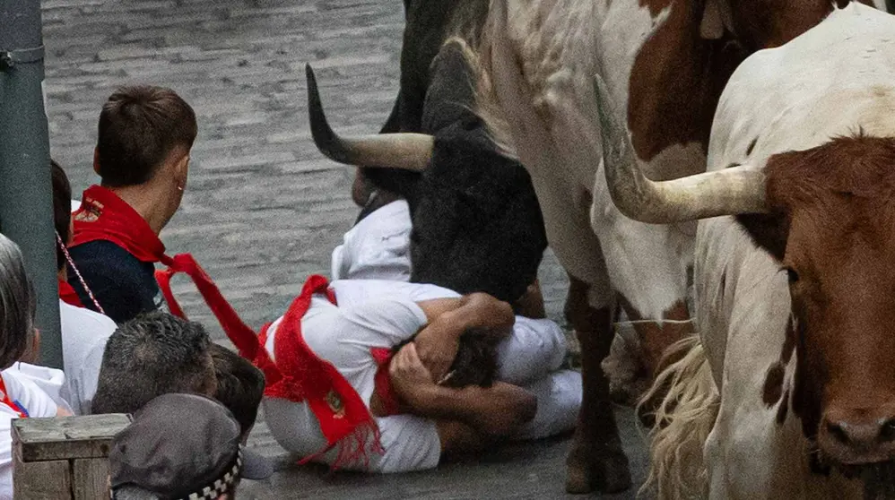 Séptimo  encierro de San Fermín con toros de José Escolar en Ayuntamiento. MAITE H. MATEO-08