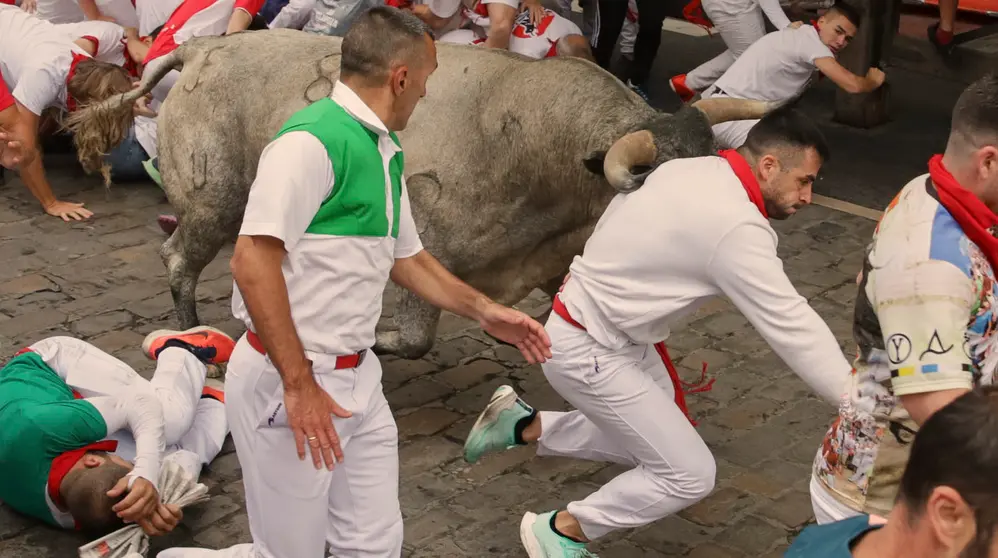 Séptimo encierro de San Fermín 2024 con toros de José Escolar en telefónica. HÉCTOR NAVARRO