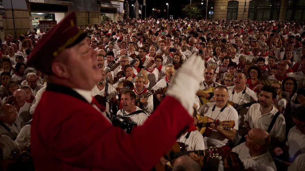 La Cofradía de San Saturnino despide San Fermín 2024 con el Pobre de Mí del Guti. PABLO LASAOSA