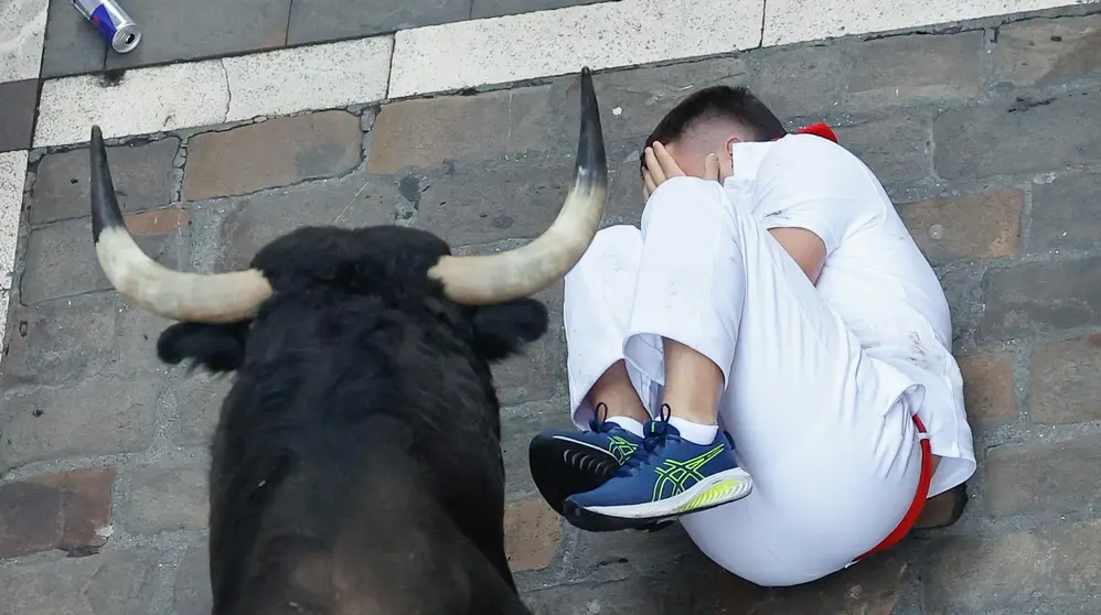 Cuarto encierro de San Fermín 2025 el día 10 de julio con toros de Victoriano del Río en Estafeta. EFE - VILLAR LÓPEZ (15)
