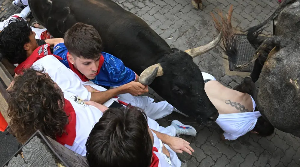 Séptimo encierro de San Fermín 2025 el día 13 de julio con toros de La Palmosilla en Telefónica. EFE - DANIEL FERNÁNDEZ (2)