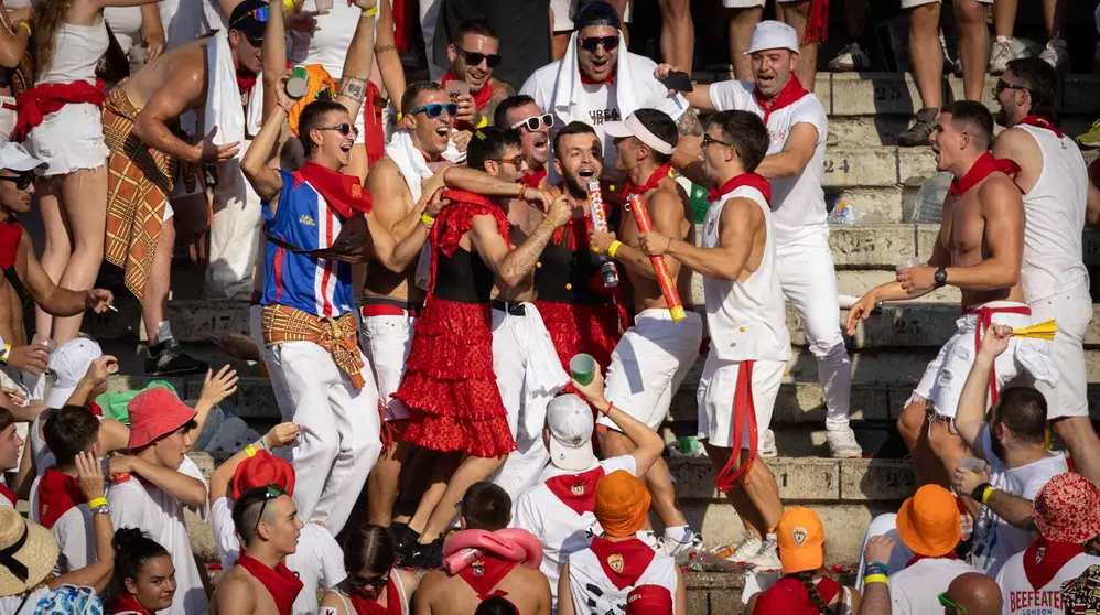 Ambiente en la última corrida de la Feria de San Fermín. Maite  H. Mateo..-36