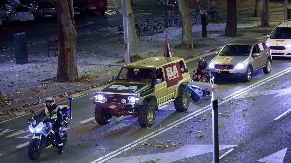 Caravana de coches por las calles de Pamplona organizada por el comité de empresa de TCC en el marco de los paros y movilizaciones para exigir un convenio digno para las villavesas. IÑIGO ALZUGARAY
