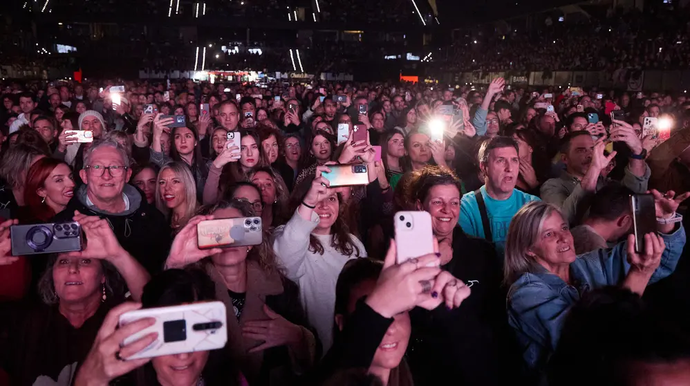 Concierto de Antonio Orozco en el Pabellón Navarra Arena de Pamplona dentro de su tour 'La Gira de Mi Vida' con la que el cantante y compositor conmemora sus 25 años de trayectoria musical. IÑIGO ALZUGARAY