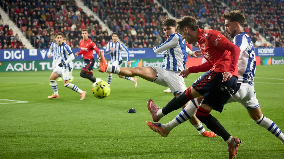Partido de La Liga EA Sports entre CA Osasuna y Real Sociedad disputado en el estadio de El Sadar en Pamplona. IÑIGO ALZUGARAY