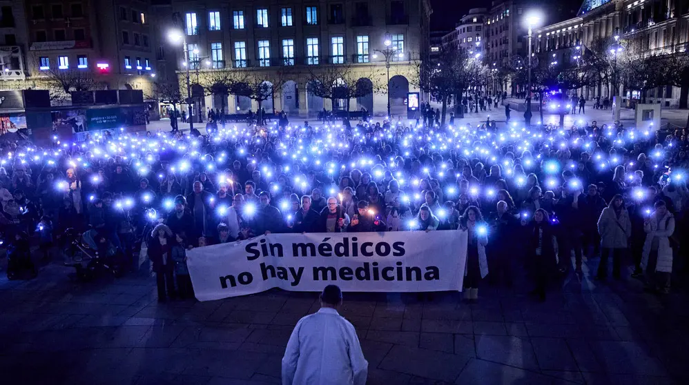 Manifestaci&oacute;n de apoyo al colectivo m&eacute;dico convocada por el Sindicato M&eacute;dico de Navarra (SMN) y el Colegio Oficial de M&eacute;dicos de Navarra. I&Ntilde;IGO ALZUGARAY