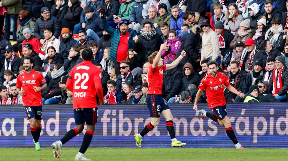 Victoria de Osasuna en el campo del Rayo Vallecano. EFE