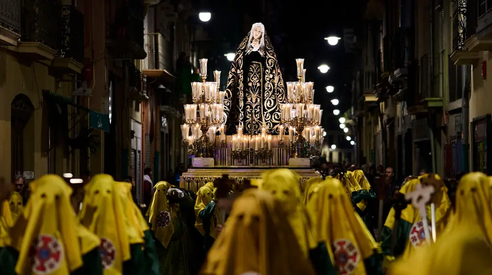 Retorno de la V&iacute;rgen Dolorosa a la iglesia de San Lorenzo durante la Semana Santa de 2026. PABLO LASAOSA