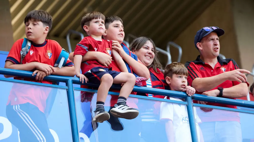 La grada del estadio de El Sadar durante el partido de La Liga EA Sports entre CA Osasuna y Sevilla FC disputado en Pamplona. I&Ntilde;IGO ALZUGARAY