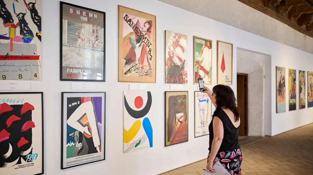 Exposici&oacute;n de carteles de la historia de San Ferm&iacute;n en el Condestable. PABLO LASAOSA