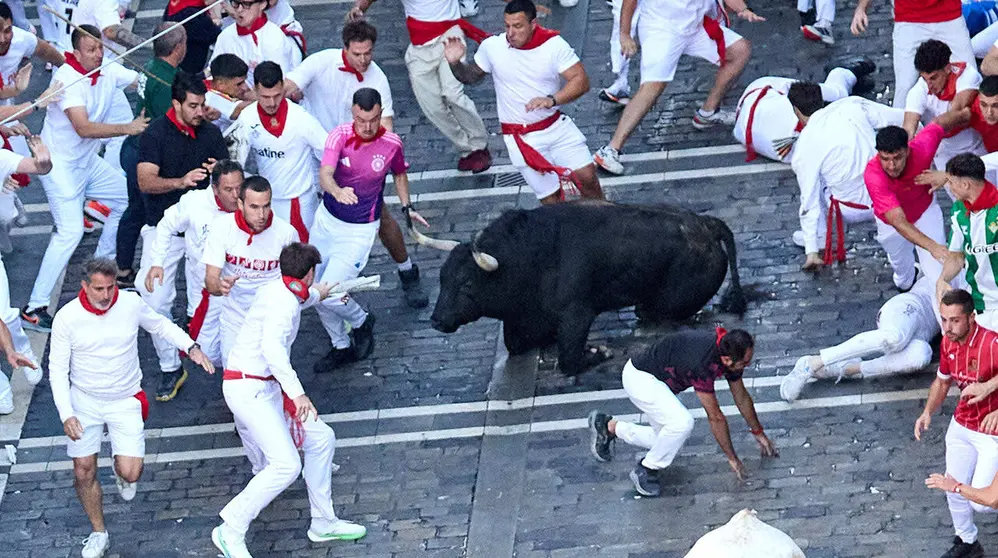 Primer encierro de San Ferm&iacute;n 2026 con toros de Fuente Ymbro. I&Ntilde;IGO ALZUGARAY