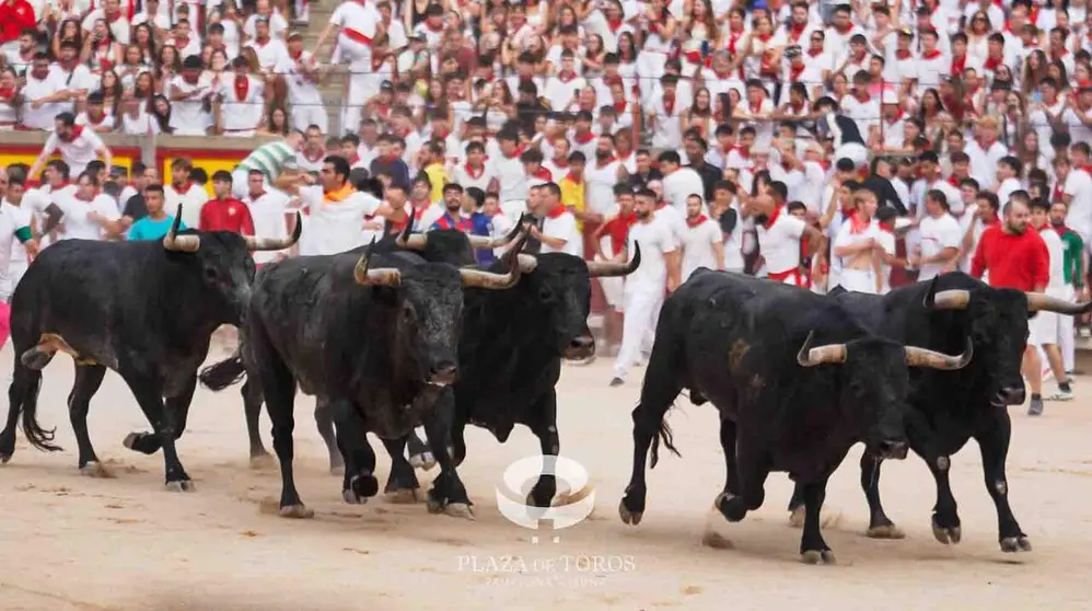 S&eacute;ptimo encierro de San Ferm&iacute;n 2026 con toros de la ganader&iacute;a de Miura en la plaza de toros. CASA DE MISERICORDIA