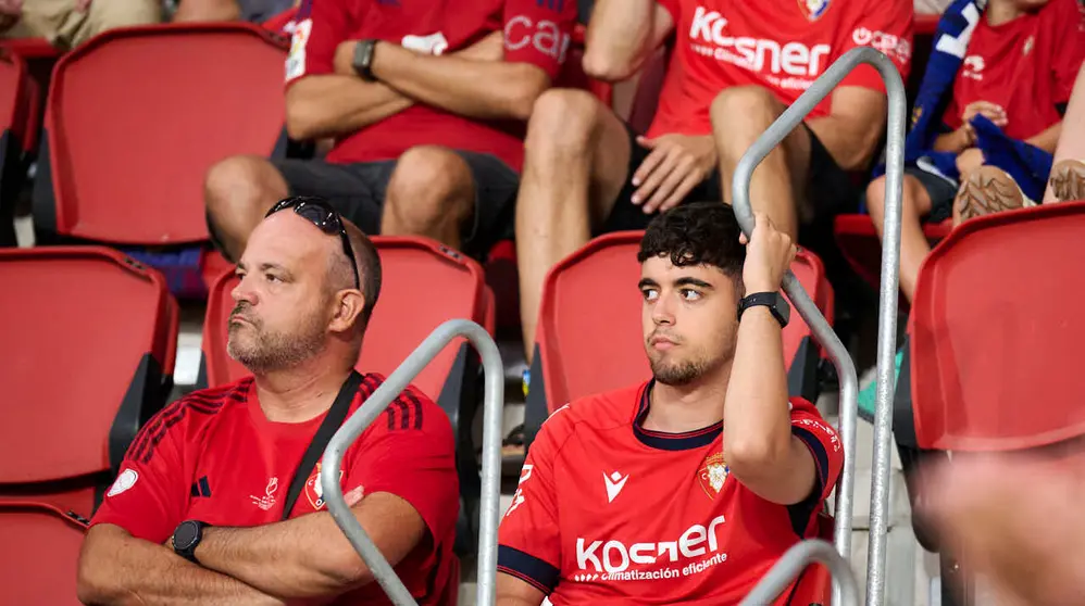 Osasuna se enfrenta al Al-Ain en el Sadar durante la pre temporada 2026-2027. PABLO LASAOSA