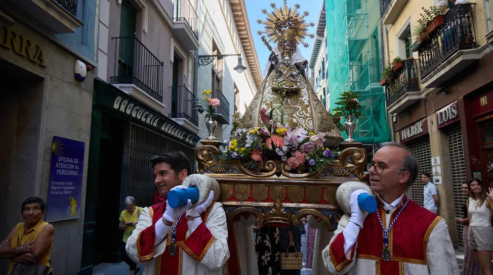 Procesi&oacute;n de la Virgen del Camino, acompa&ntilde;ada por San Saturnino,  por las calles de Pamplona. I&Ntilde;IGO ALZUGARAY