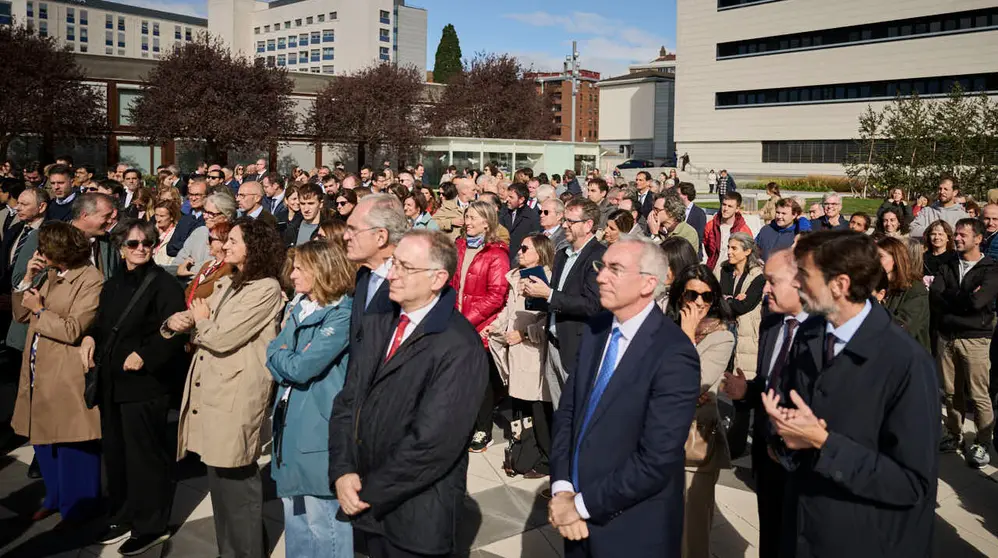 Colocaci&oacute;n de la primera piedra del edificio Bioma de la Universidad de Navarra, espacio multidisciplinar dedicado a la docencia y a la investigaci&oacute;n. PABLO LASAOSA