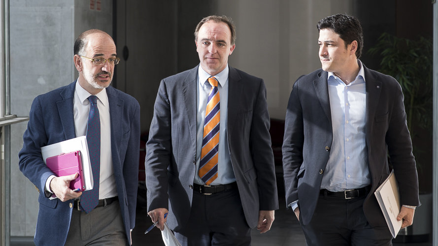 Alberto Catalán, Javier Esparaza y Oscar Arizcuren de UPN. PABLO LASAOSA