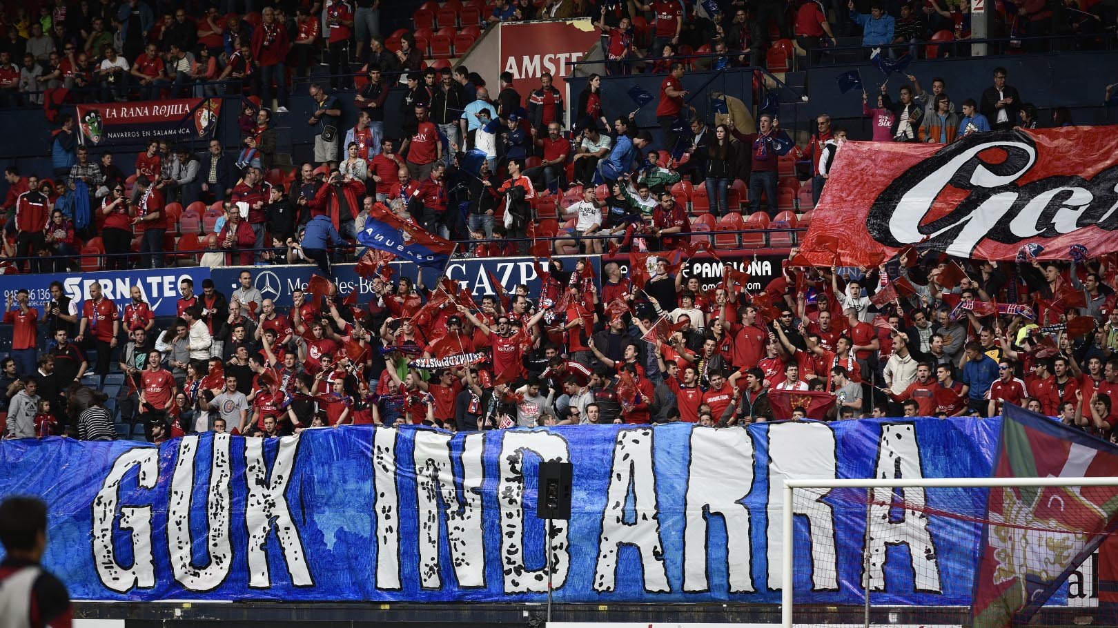 Hinchada rojilla en el Osasuna - Huesca PABLO LASAOSA 11