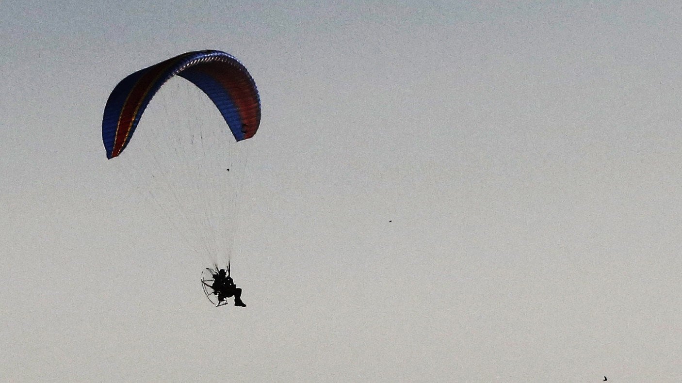 Grave accidente deportivo en Navarra: un parapentista acaba herido tras sufrir un fuerte golpe al aterrizar