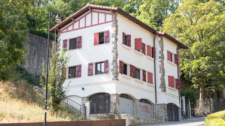 El 'paripé' de Asirón con el chalé de Caparroso: denuncian que se quiera regalar nuevamente el uso de esta dotación pública