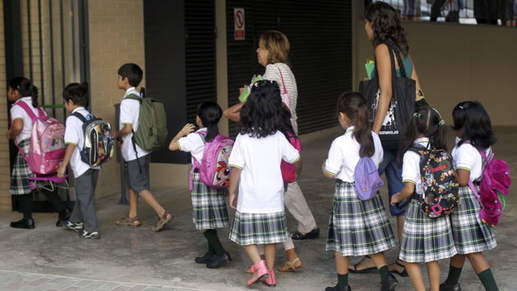Bajo falda secundaria