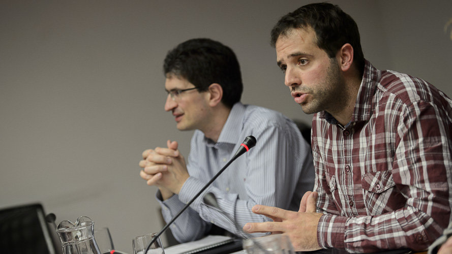 Aritz Ayensa, presidente de la Mancomunidad de Pamplona, en sesión de trabajo en el Parlamento. PABLO LASAOSA 02