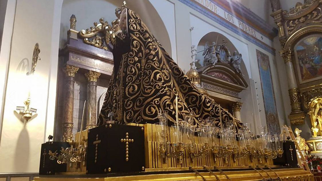 La Dolorosa se prepara para su traslado desde la iglesia de San Lorenzo hasta la Catedral de Pamplona JAVIER LEOZ 4