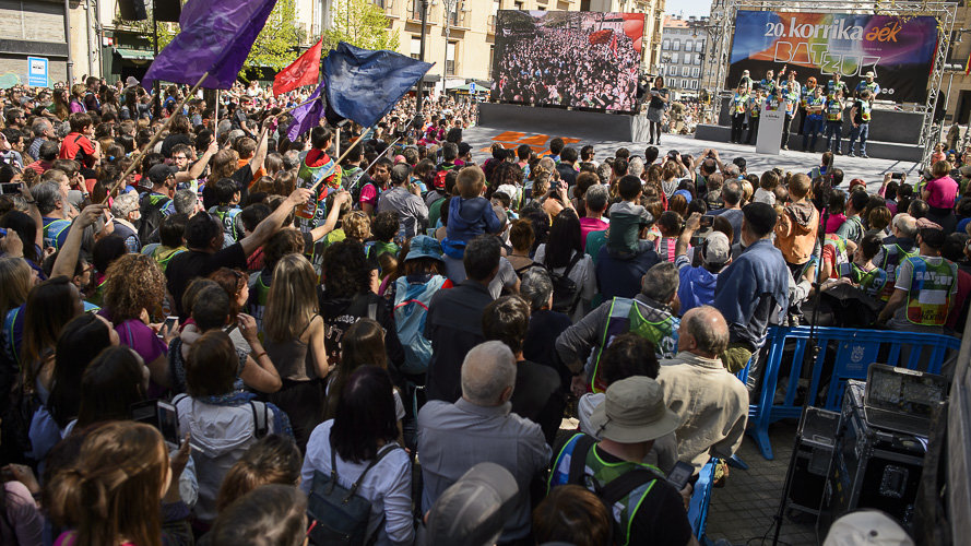 Arrestan a tres personas en Berriozar por exhibir las fotos de terroristas etarras durante la Korrika