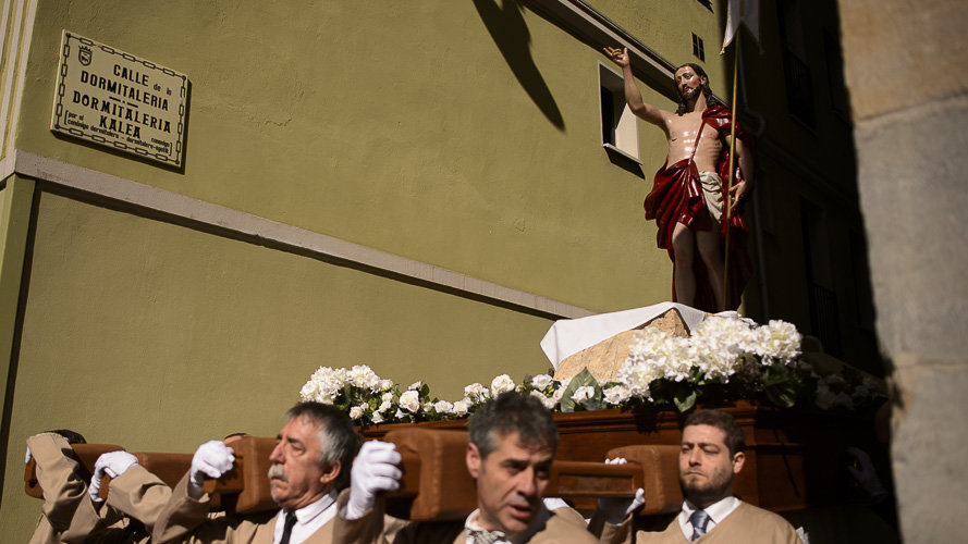Bendición del nuevo Paso de la Hermandad de La Pasión en Domingo de Resurrección . PABLO LASAOSA 01