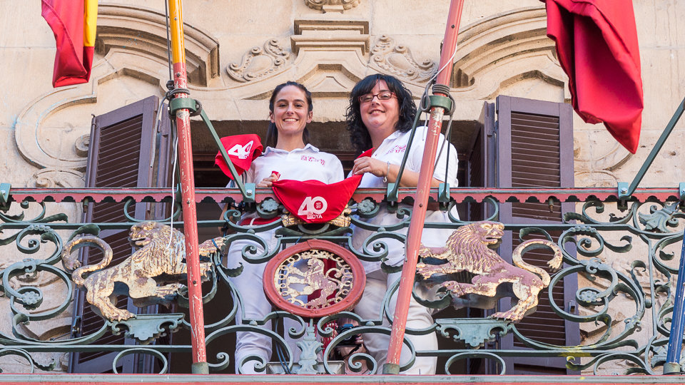 Paula Remírez y María Calado serán las encargadas de lanzar el Chupinazo de los Sanfermines 2017 en representación de la asociación DYA. IÑIGO ALZUGARAY