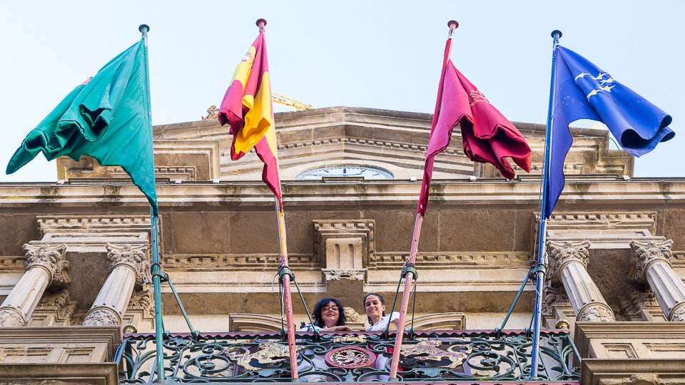 Paula Remírez y María Calado serán las encargadas de lanzar el Chupinazo de los Sanfermines 2017 en representación de la asociación DYA. IÑIGO ALZUGARAY