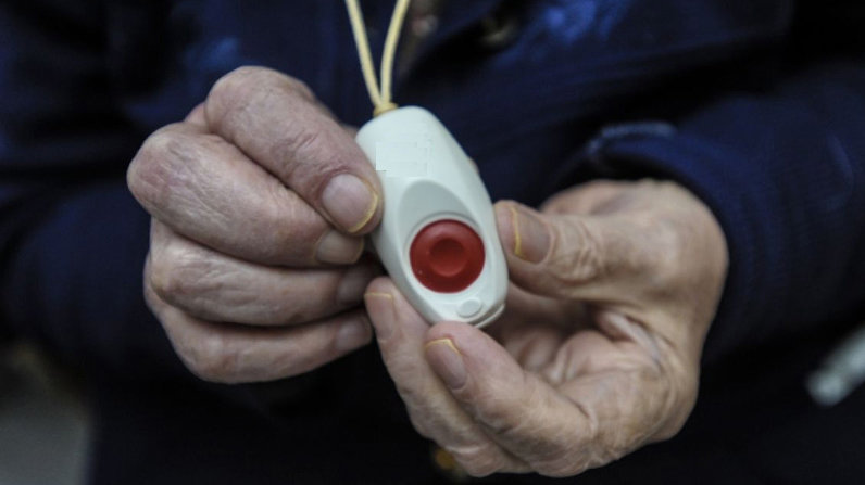 Pulsador emergencia para personas mayores y personas dependientes