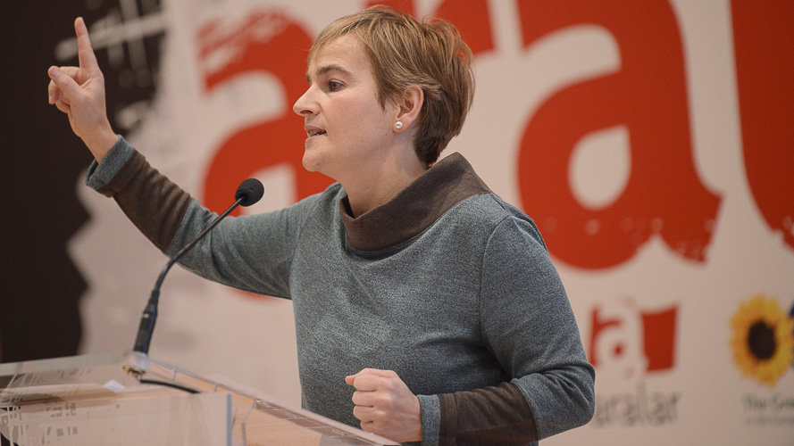La formación Aralar celebra su VII Congreso, tras el que se votará la disolución del partido, con un último acto público en el que intervienen la secretaria general, Rebeka Ubera, y el presidente del partido, Patxi Zabaleta. En la imagen, junto al coordinador general de EH Bildu, Arnaldo Otegi.