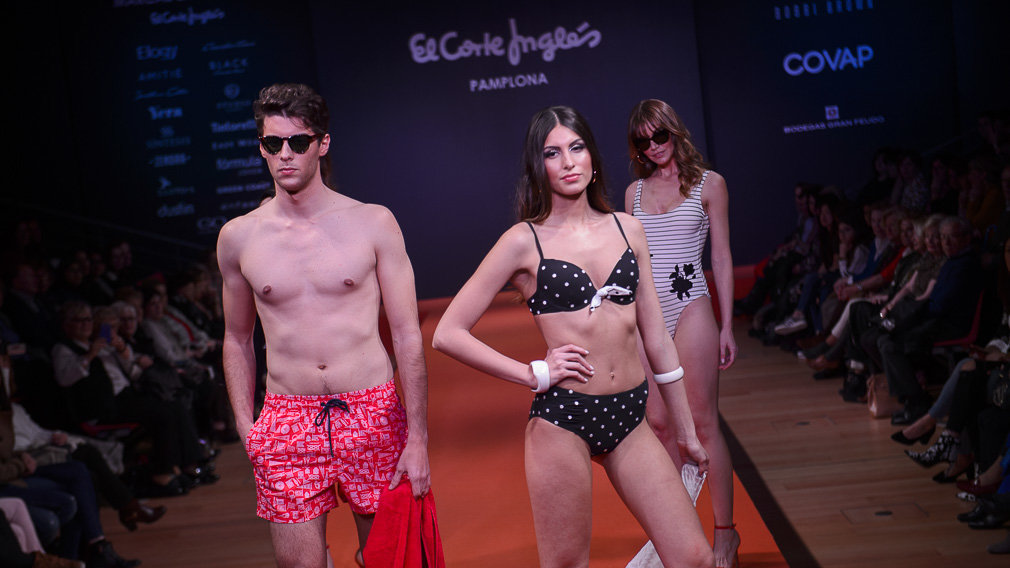 ÉNFASIS. En el desfile tuvo un papel destacado la propuesta de Énfasis, con tejidos de alta calidad y estudiados diseños para realzar la silueta femenina.