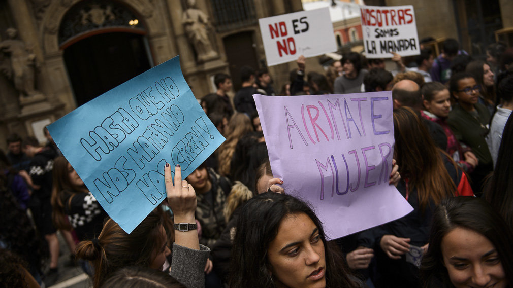 GALERÍA: Decenas de estudiantes se concentran en Pamplona contra la sentencia de 'La Manada'
