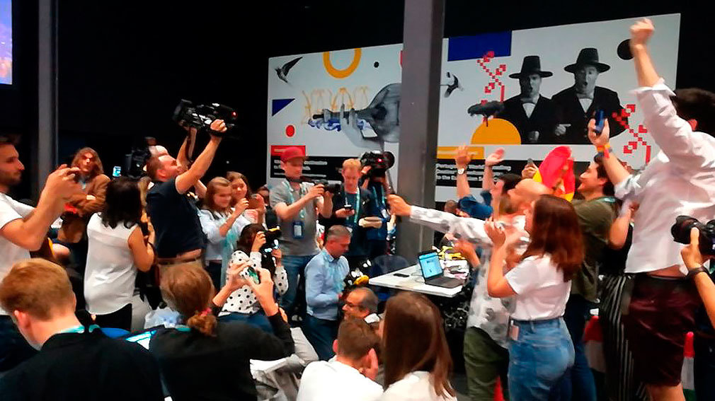 VIDEO: así ha celebrado la sala de prensa del Altice Arena la actuación de Amaia y Alfred