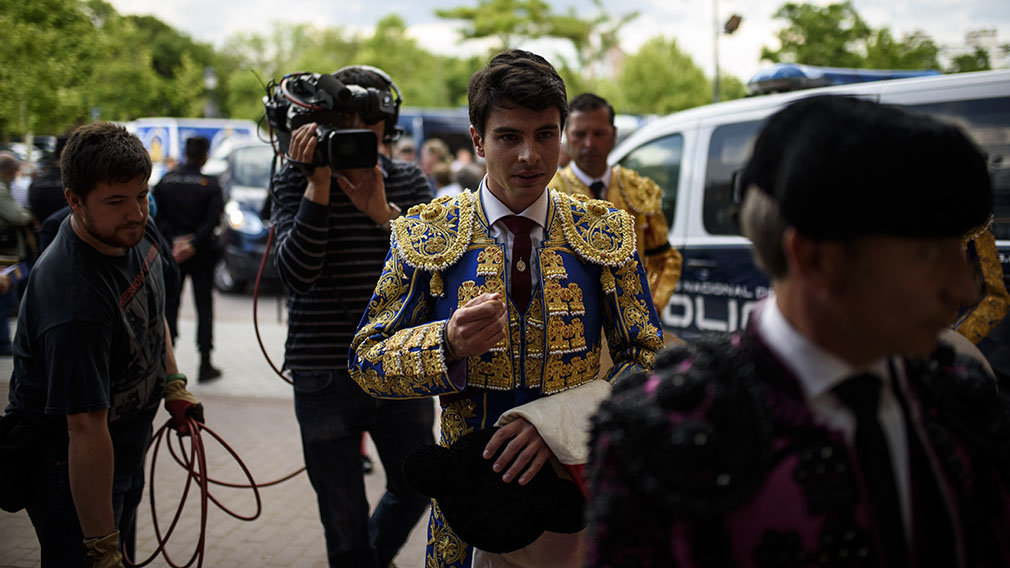 El feliz debut de Toñete en Las Ventas, en imágenes: un triunfo bajo el diluvio de la tormenta