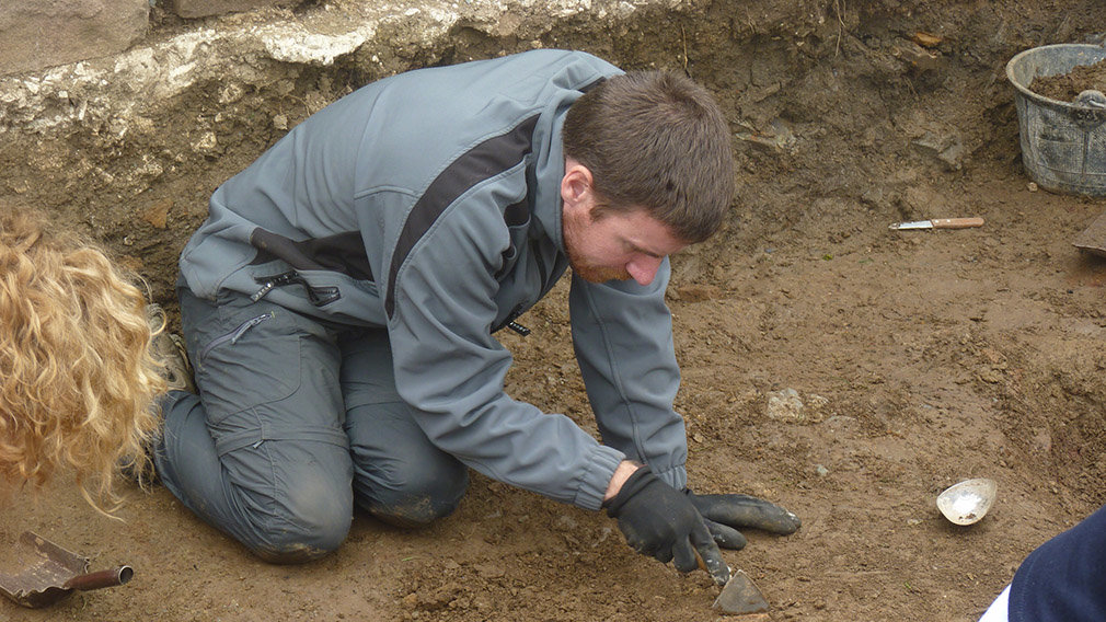 Arqueólogos y estudiantes excavan en San Salvador de Ibañeta. CEDIDA 02 