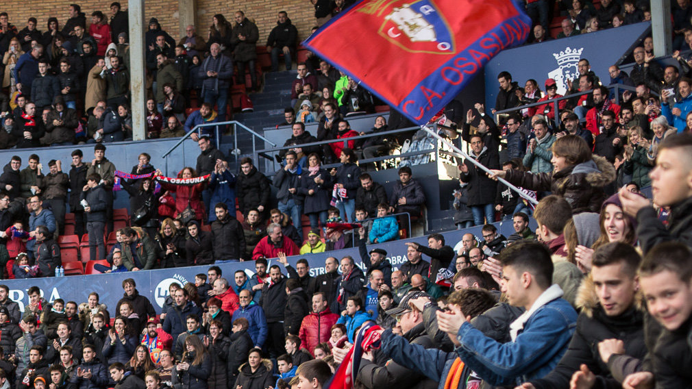 La grada de El Sadar durante el partido entre Osasuna y Rayo Majadahonda-(20). IÑIGO ALZUGARAY
