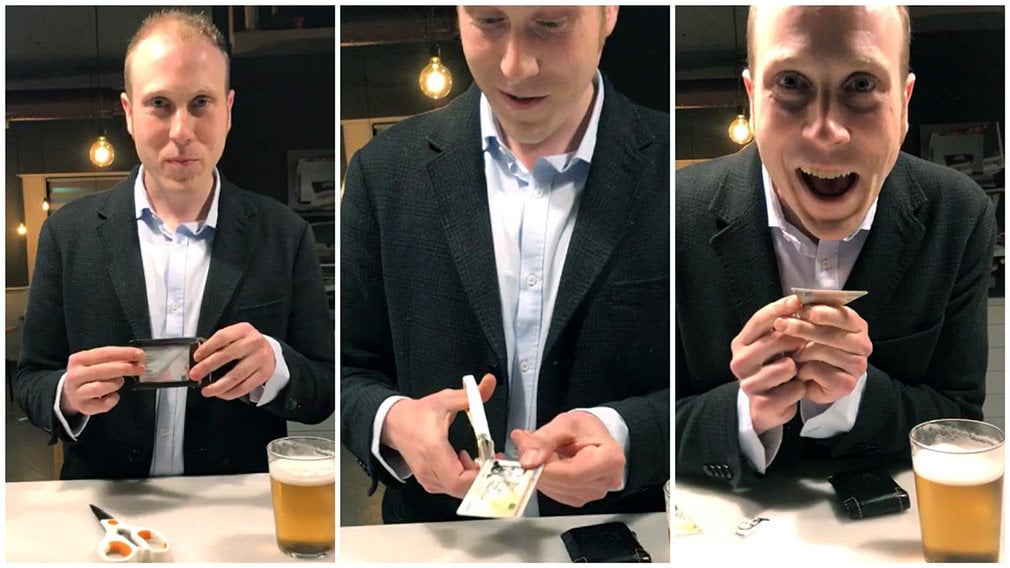 Un parlamentario de Uxue Barkos en Geroa Bai mutila su DNI por ser español mientras lo califica de 'patraña'