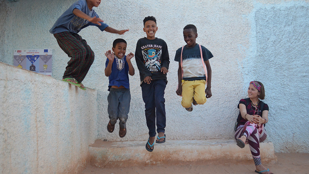 Yoana Irigaray con Bamba, su hijo de acogida, 