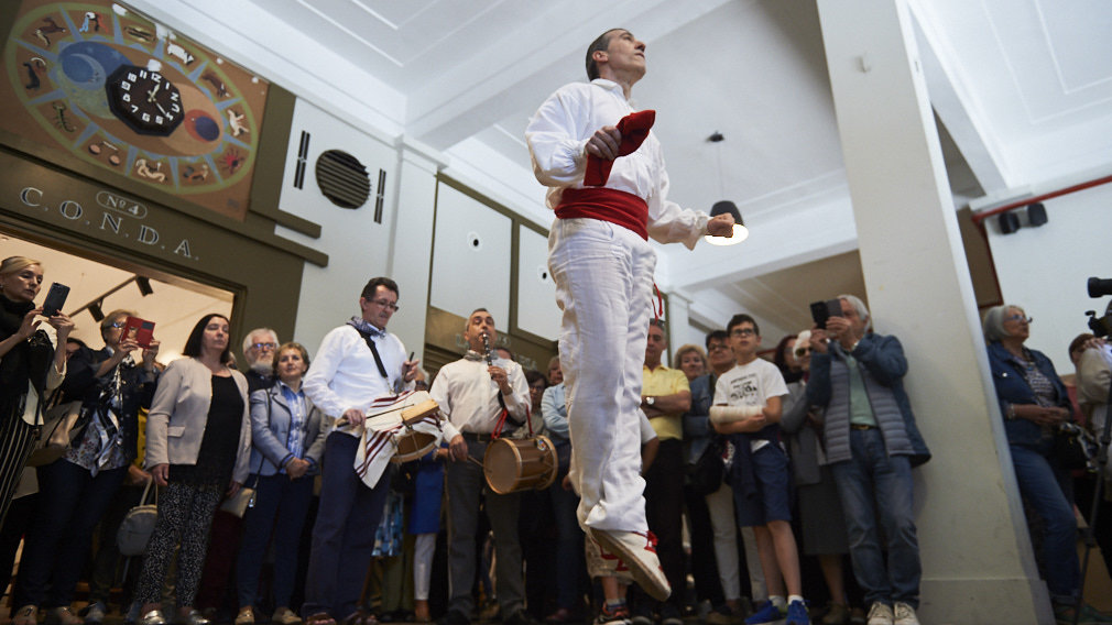 Las caras de la solidaridad en Navarra: la asociación París 365 celebra su décimo aniversario con bailes y homenajes