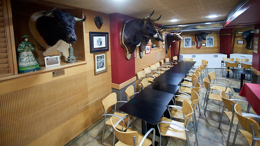 Bar-Restaurante Club Taurino en la calle Emilio Arrieta de Pamplona. IÑIGO ALZUGARAY