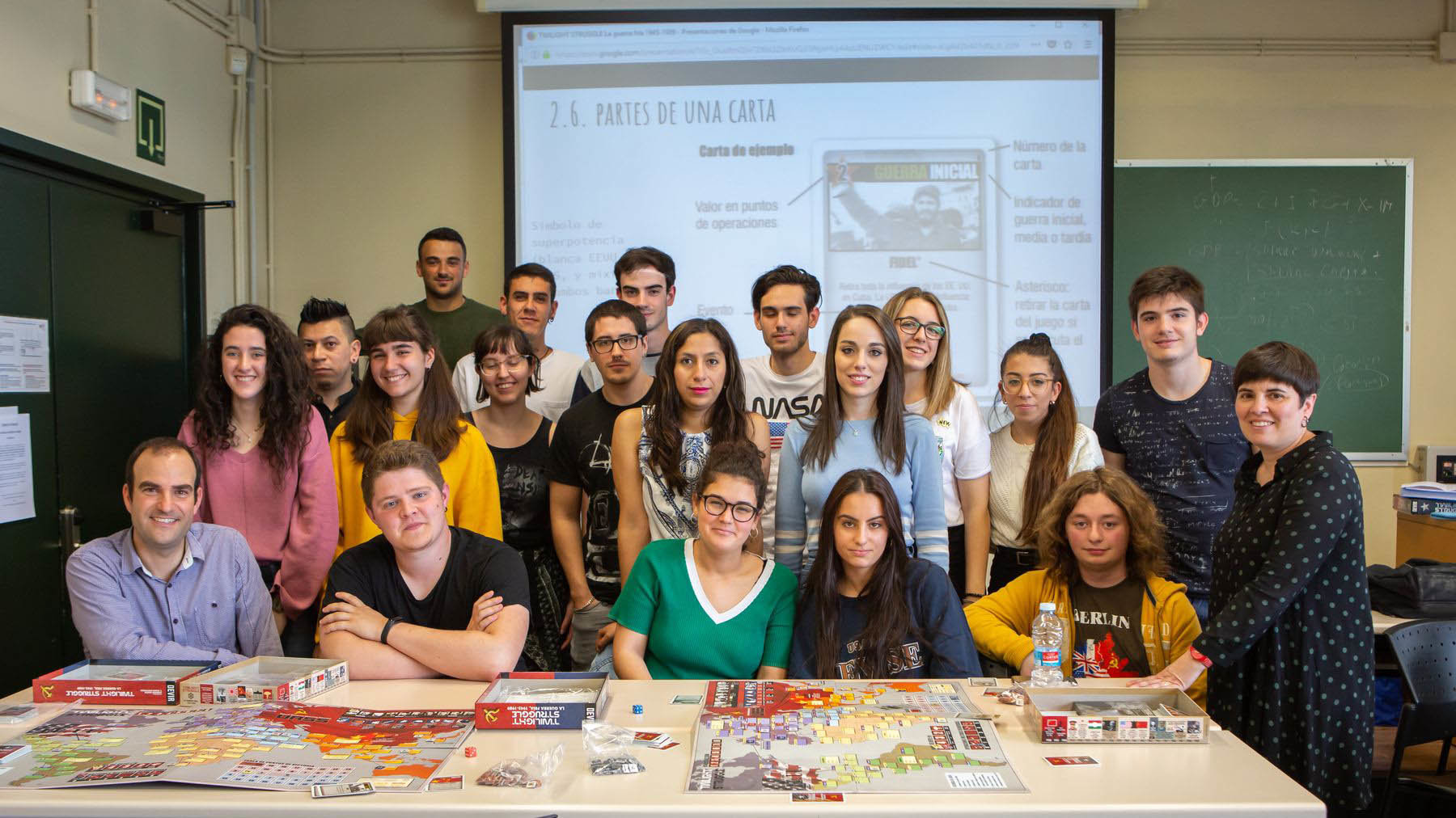 Todos los alumnos de la asignatura de Historia Contemporánea durante la actividad CEDIDA