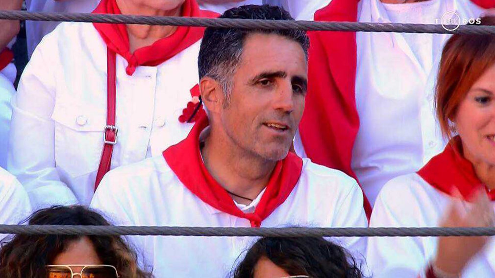 Induráin recibe el brindis de uno de los Escolar: 'También para la fiesta hay que estar entrenado'