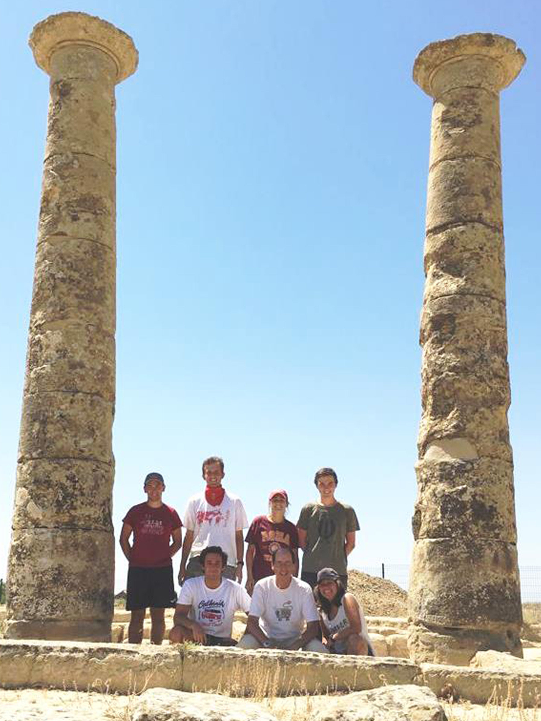 Foto de grupo de los alumnos que han participado en los yacimientos de Los Bañales