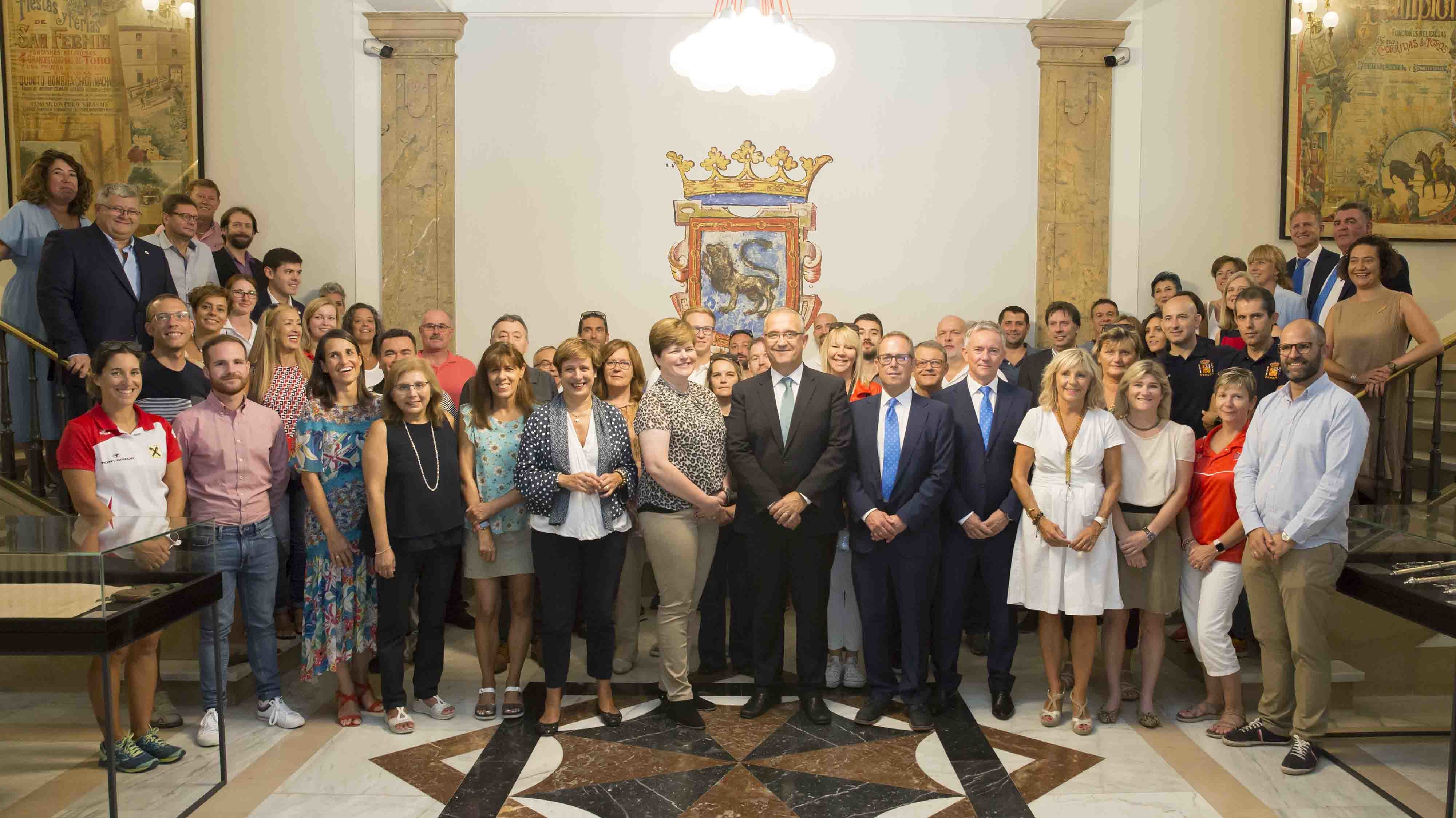 SAla de recepciones, coorporación ayuntamiento y representantes del campeonato