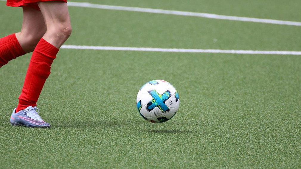 Los jóvenes podrán usar las instalaciones deportivas 'a su bola' en una localidad navarra