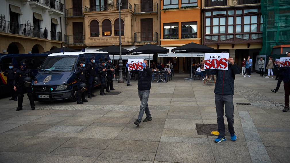 Graves incidentes en la Plaza del Castillo de Pamplona provocados por la izquierda abertzale que protesta por la huelga de hambre del asesino de Tomás Caballero con agresiones a ciudadanos de Pamplona. MIGUEL OSÉS