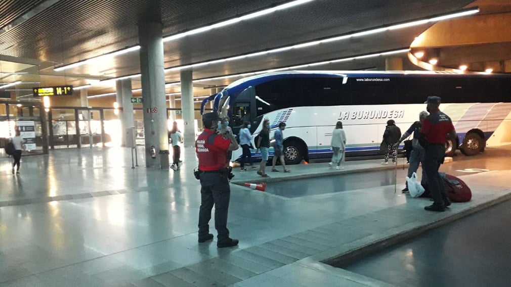 Detenidos en Pamplona dos argelinos tras agredir sexualmente a una viajera en un autobús de línea