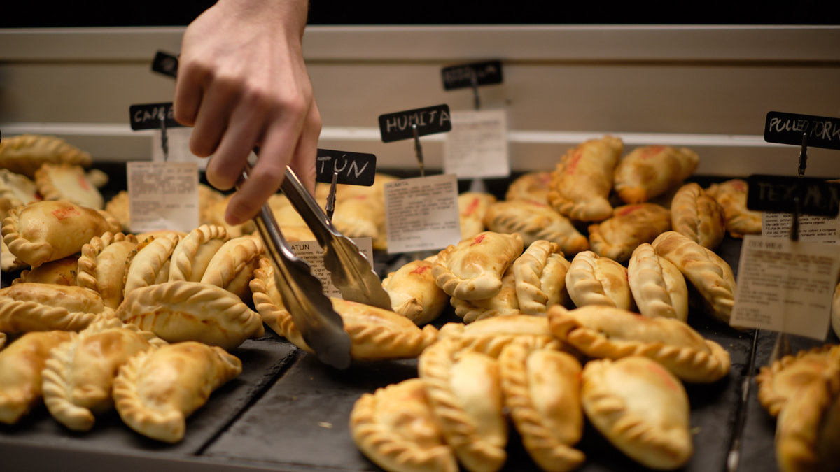 Detalle de las empanadillas para llevar de 'Mundo Casero'. MIGUEL OSÉS